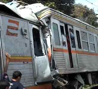 KA Pakuan Ekspres Seruduk KA Ekonomi 