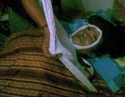 Pengantin Perempuan Pingsan di Depan Jasad Mbah Surip