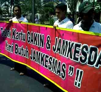 Puluhan Orang Tuntut Jamkesmas