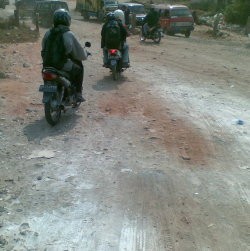 Jalan Pondok Kopi Rusak Tergerus BKT