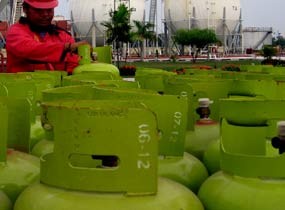 Minyak Tanah Langka, Ibu-ibu Serbu Pertamina 
