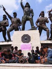 Komunitas Scooter di Blitar Mengenang Mbah Surip