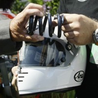 Helm Massa Dapat Sorotan