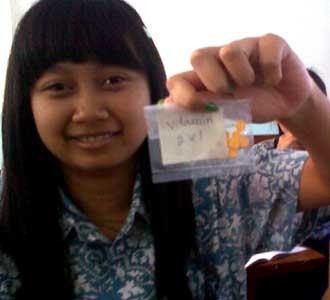 Siswa SMPN 52 Terima Tablet Multivitamin