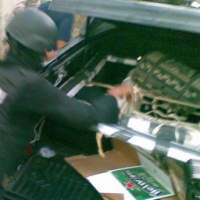 Polisi Keluarkan 5 Drum Bahan Peledak dari Rumah Teroris