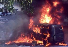 Mobil di Kantor Gubernur Jateng Terbakar, Terdengar Ledakan