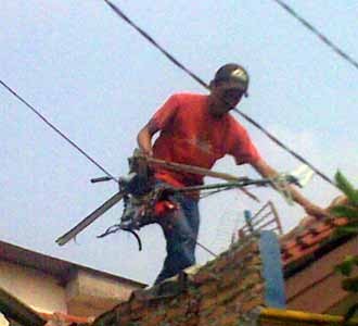 Liput Rumah Teroris, Heli Metro TV Jatuh