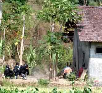 Proses Penggerebekan Rumah Teroris