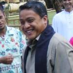 Dede Yusuf Dapat Piala Kehormatan Lomba Menembak