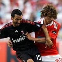 Milan Takluk Lewat Adu Penalti