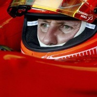 Schumi Pakai Helm Revisi Seharga Rp 169 Juta