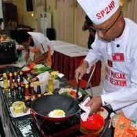 Serunya Polisi Saat Adu Masak Nasi Goreng