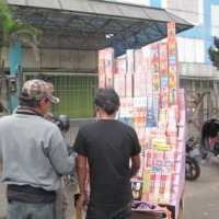 Musim Panas, Satpol PP Tertibkan Pedagang Kembang Api