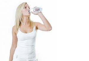 Benarkah Minum Air Putih Sebelum Makan Mencegah Lapar? 