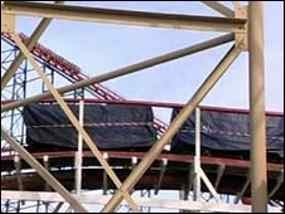 2 Rollercoaster Tabrakan, Lebih 21 Orang Luka-luka