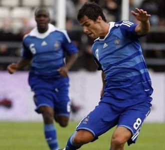Les Bleus Pas-pasan Lawan Faroe