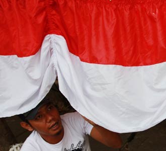 Penjualan Bendera Sepi Pembeli
