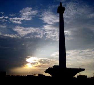 Menikmati Monas Kala Senja