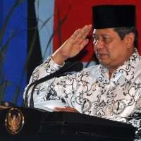 Mantan Ketua KPK dan MK Diganjar Bintang Maha Putera oleh SBY