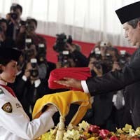 SBY Kukuhkan Peserta Paskibraka HUT ke-64 RI