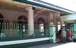 Masjid Ampel Jadi Tempat Rehat Peziarah di Bulan Puasa
