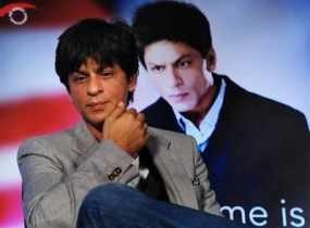 Karena Nama, Shahrukh Khan Ditahan Pihak Imigrasi AS