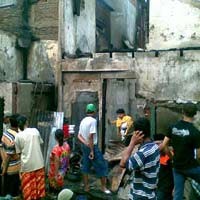 Asap Hitam Masih Terus Mengepul di Gedung Gloria