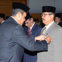 SBY Berikan Penghargaan Satyalencana Kepada 25 Bupati 
