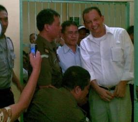 Chris Salam: Hanya Keledai Yang Jatuh ke Lubang Yang Sama 