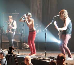 Drummer All-American Rejects Berburu Keris di Jakarta