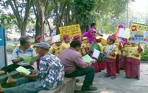 Siswa TK Ngamen Bersama Ajak Warga Puasa