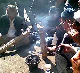 AMPGTP Bakar Menyan di Gedung Sate