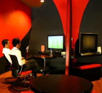 Nge-game dalam Nuansa Cafe