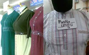 Memburu Gamis Manohara & Pasha Ungu
