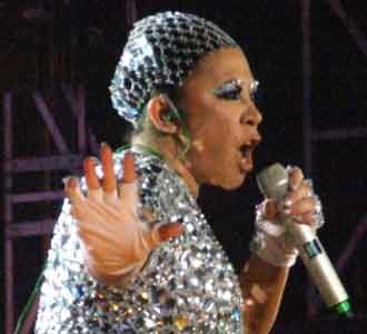 Glow: Melly Goeslaw Banget!