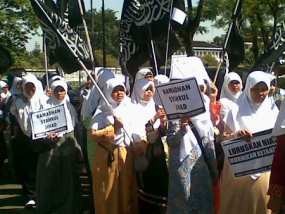 Sambut Ramadan, Seribuan Anggota HTI Jabar Longmarch