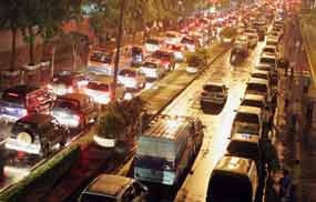 Malam Tarawih Pertama, Jakarta Macet Menggila