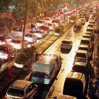 Malam Tarawih Pertama, Jakarta Macet Menggila