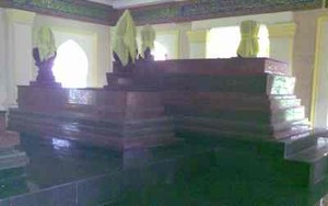  Berkunjung ke Makam Sultan Siak di Pekanbaru
