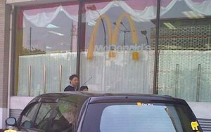  Jendela Ditutup Tirai, Sejumlah Restoran di Sarinah Tetap Buka
