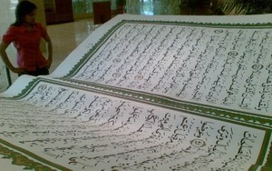 Mushaf Al Quran Raksasa Mejeng di Hotel Berbintang