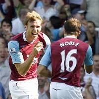 Ditusuk, Bek West Ham Terancam Diamputasi