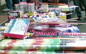 Polisi Razia Ribuan Petasan di Pasar Tradisional Jakarta