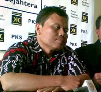 Kakak Syaifudin dan Syahrir Jumpa Pers