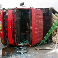 Mobil Boks Terguling, Arus Lalin Bandung-Sumedang Macet 5 KM