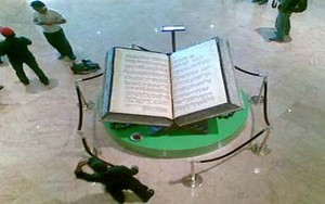 Al Quran Raksasa dari Cokelat 