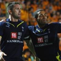 Trio Pendek Lambungkan Spurs
