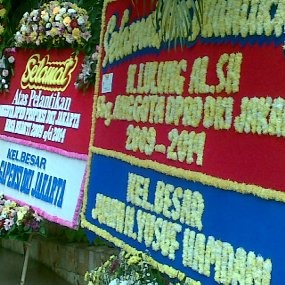 Rangkaian Bunga Penuhi DPRD DKI Jakarta