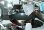 Restoran di China Pekerjakan Koki Robot