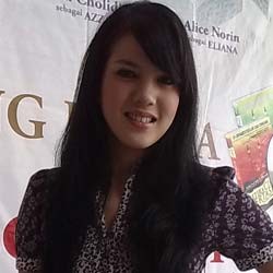 Calon Janda, Alice Norin Direstui Keluarga